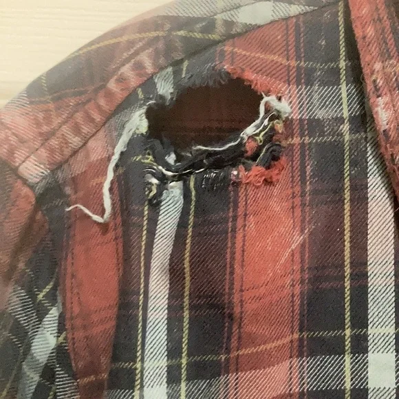 𝅺MEN’S Hudson button down - Picture 3 of 5